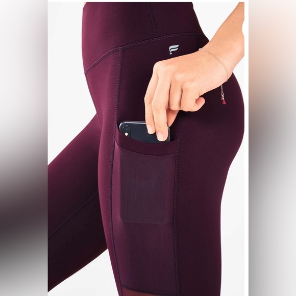 Fabletics Mila Pocket Capri - Picture 4 of 6